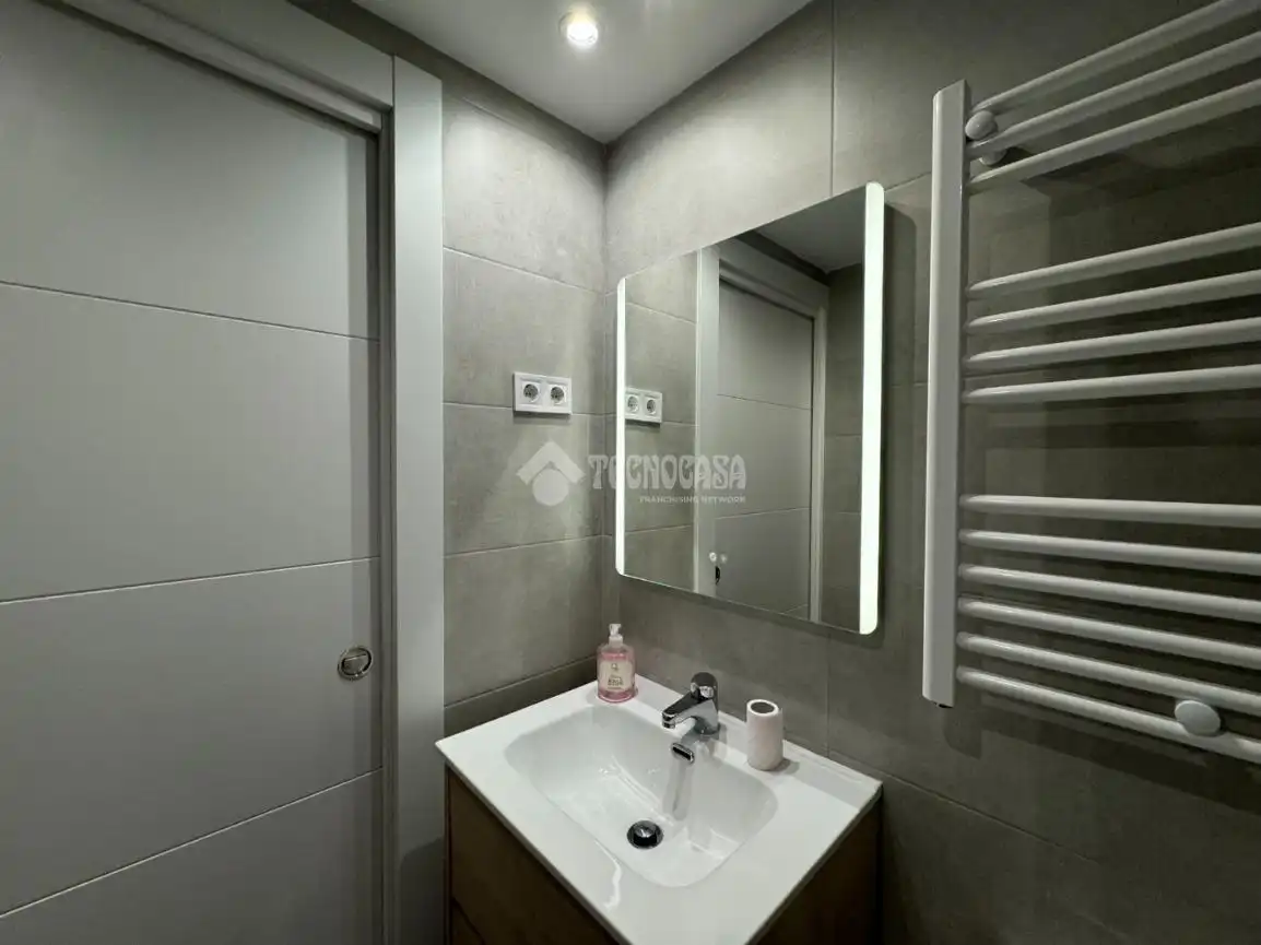 Badezimmer von Wohnung zur Miete in Madrid mit Klimaanlage, Heizung und Parkett