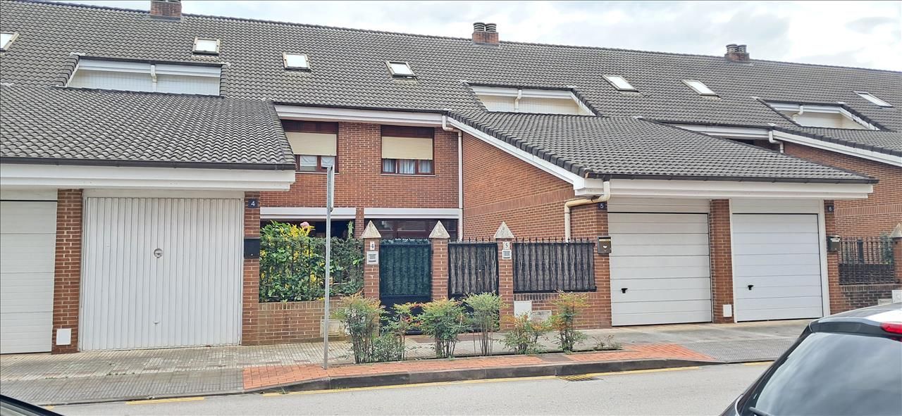 Vista exterior de Casa adosada en venda en El Astillero  