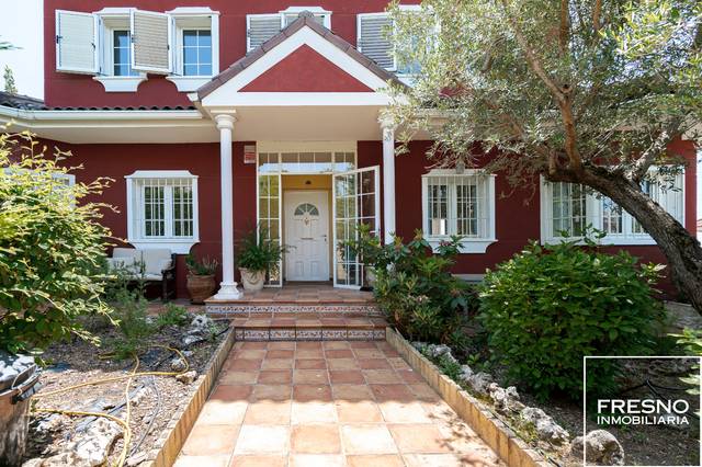 Casa-chalet en Venta en Calle Petunia en Cobeña