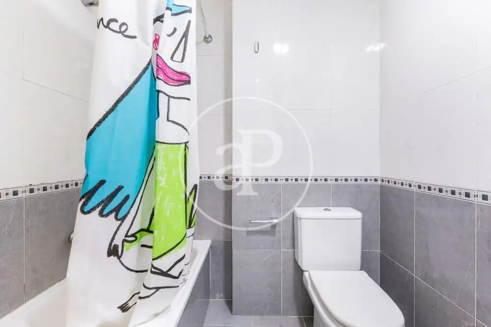Piso en venta en Avinguda Cardenal Vicent Enrique I Tarancó, Piscinas