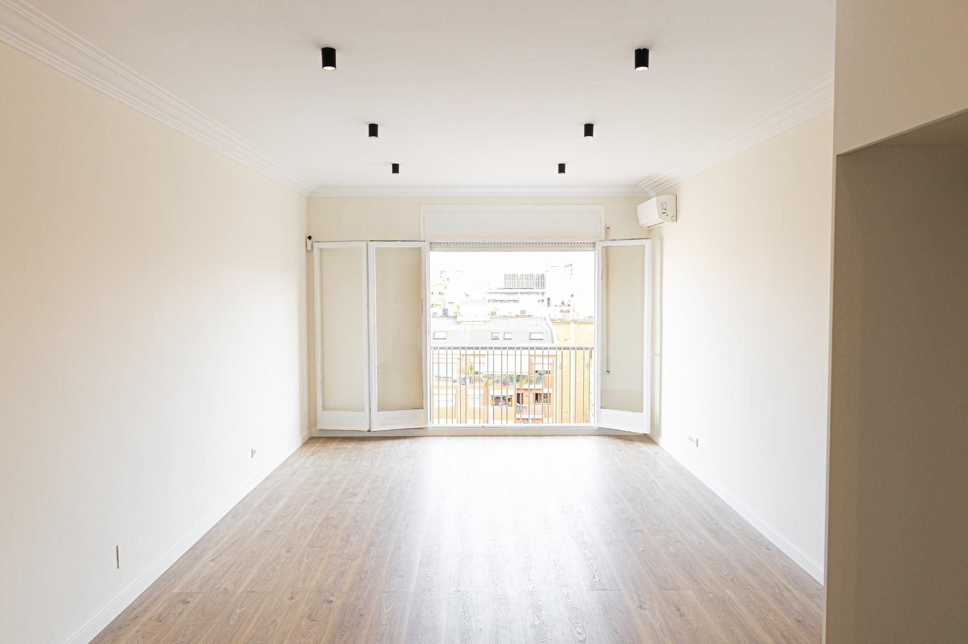 Sala d'estar de Apartament en venda en  Barcelona Capital amb Aire condicionat, Calefacció i Parquet
