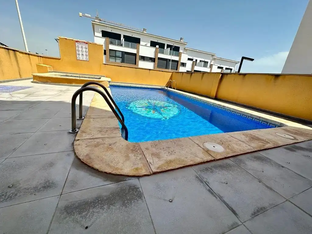 Adossat amb piscina en venda a Los Secanos