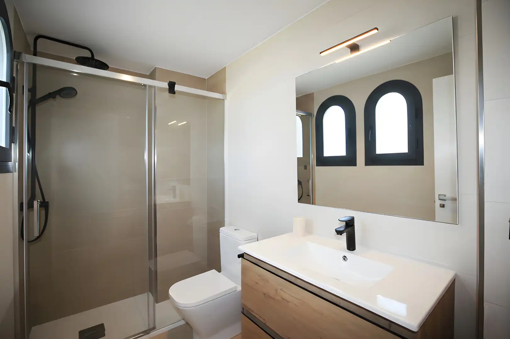 Baño de Casa adosada en venta en Estepona con Aire acondicionado, Terraza y Piscina