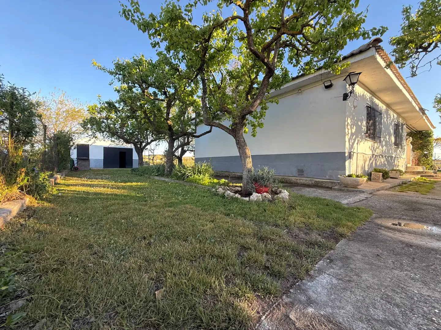 Vista exterior de Casa o xalet en venda en Estremera amb Calefacció, Jardí privat i Terrassa