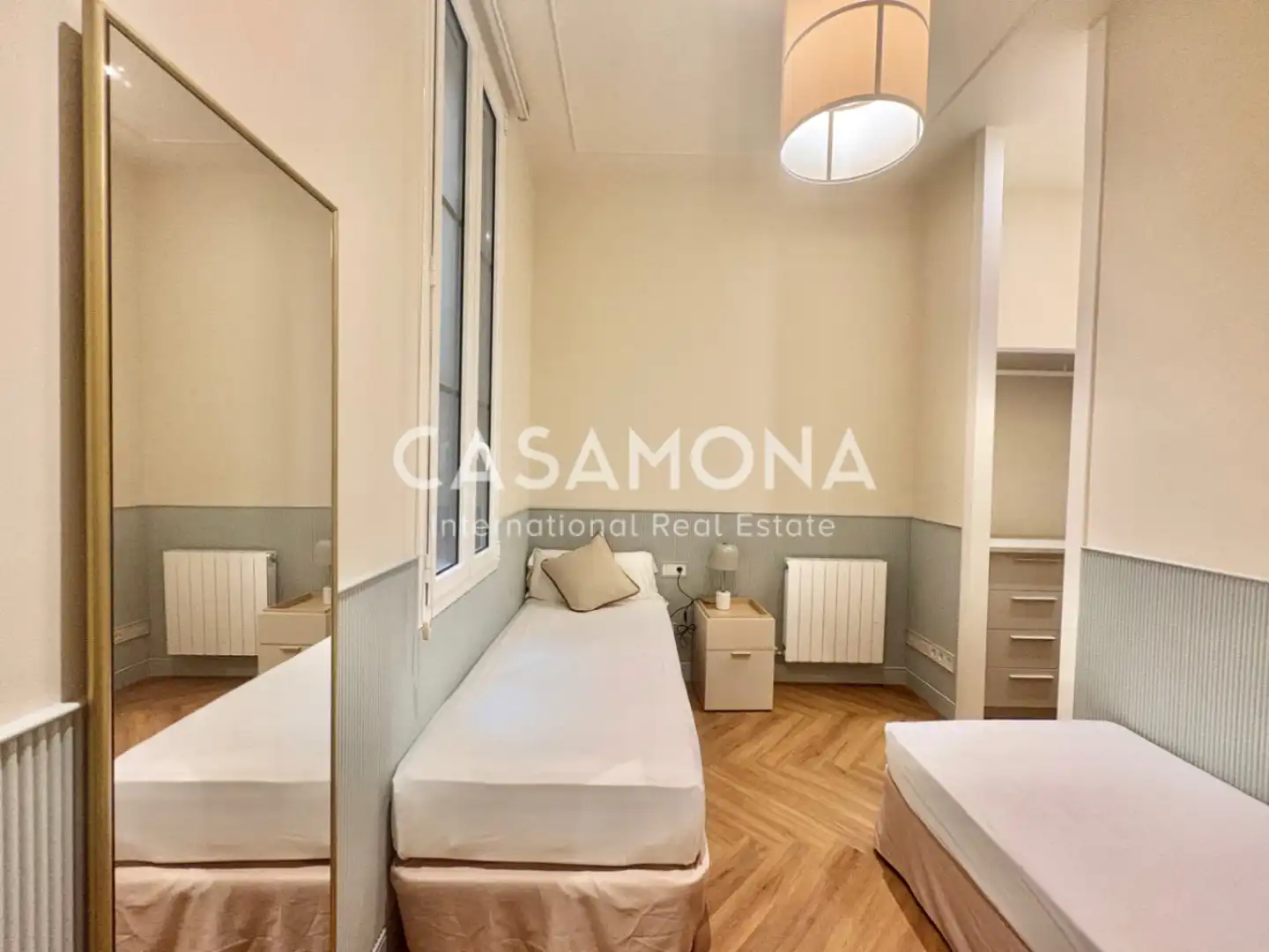 Dormitori de Apartament en venda en Barcelona amb Aire condicionat, Calefacció i Terrassa