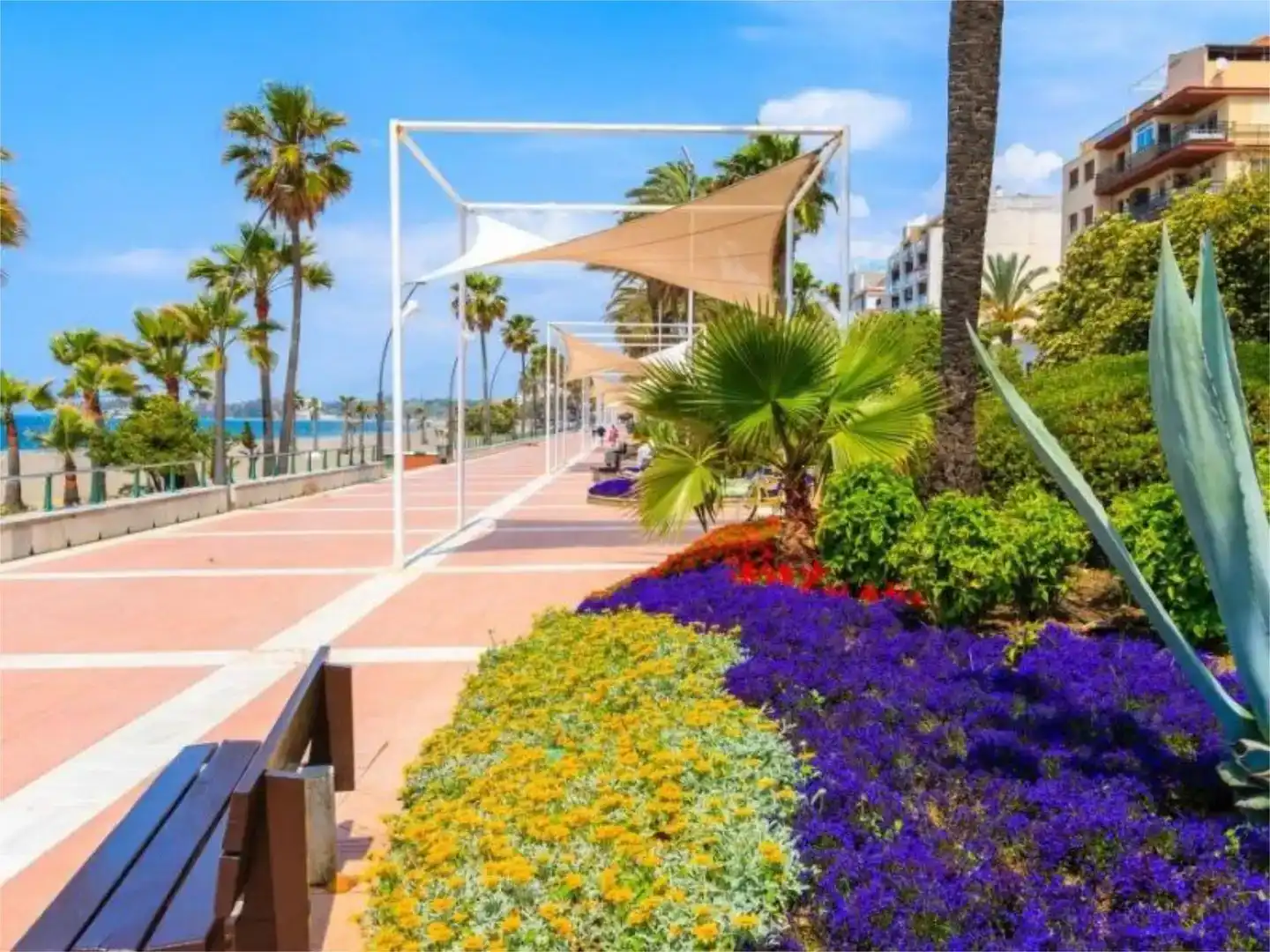 Vista exterior de Casa o xalet de lloguer en Estepona amb Aire condicionat, Piscina i Balcó