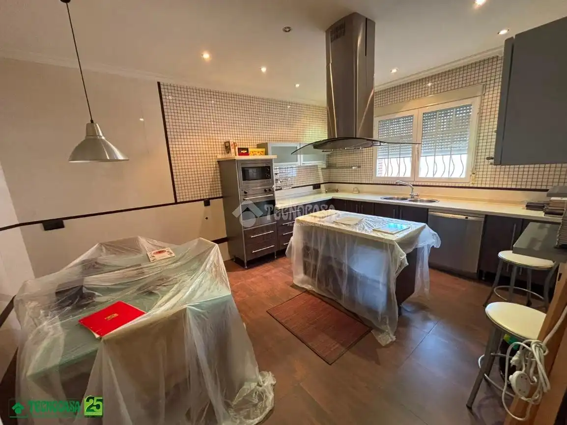 Cuina de Casa adosada en venda en Calzada de Calatrava amb Aire condicionat, Calefacció i Terrassa