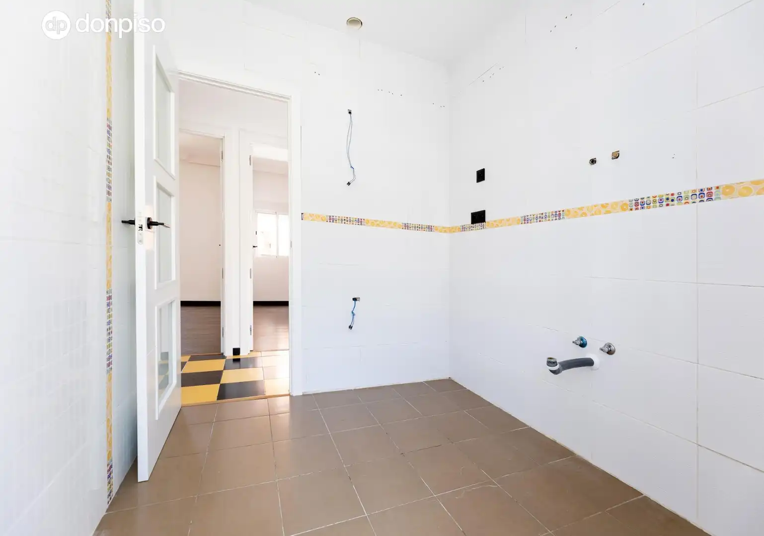 Bathroom of Flat for sale in Granada  with Balcony