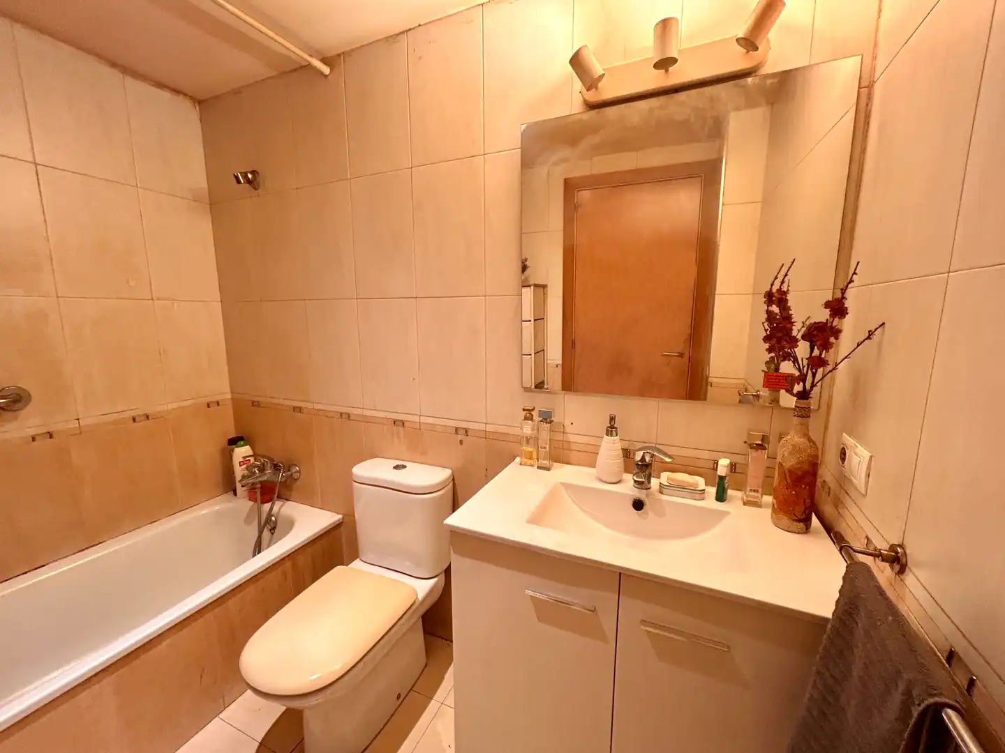 Baño de Piso en venta en Girona con Calefacción