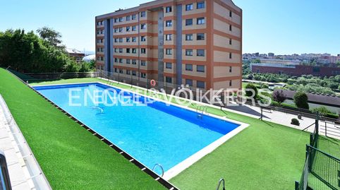 Excelente apartamento con piscina en Valdenoja