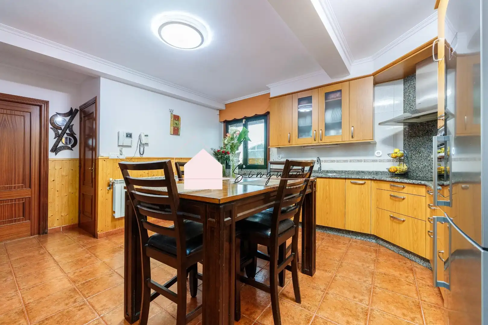 Küche von Haus oder Chalet zum Verkauf in Tui mit Heizung, Abstellraum und Schwimmbad