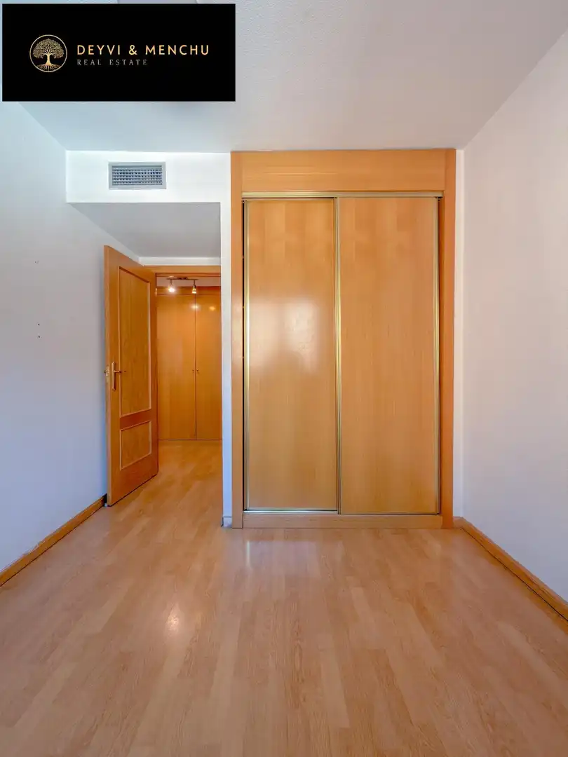 Piso en venta en ALCALDE HENCHE DE PLATA, Sanchinarro