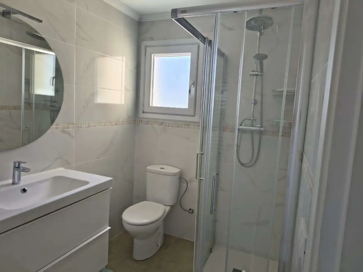 Bathroom of Flat for sale in Torrox  with Air Conditioner, Terrace and Swimming Pool