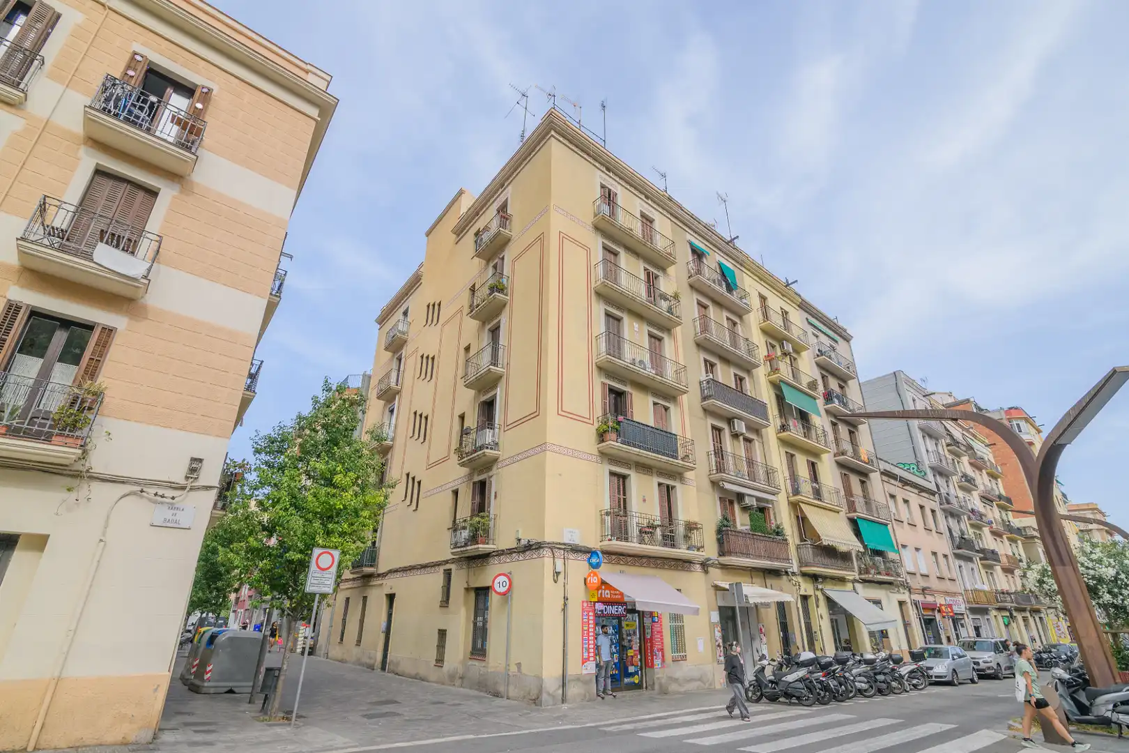 Exterior view of Flat for sale in Barcelona  with Parquet flooring, Terrace and Balcony