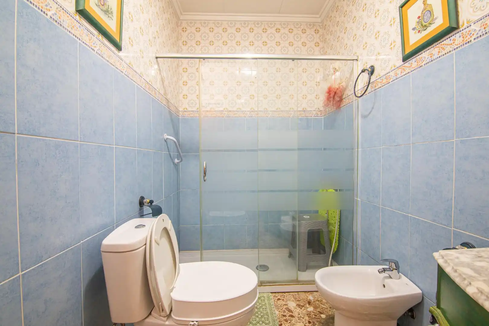 Badezimmer von Einfamilien-Reihenhaus zum Verkauf in Elche / Elx mit Klimaanlage, Terrasse und Balkon