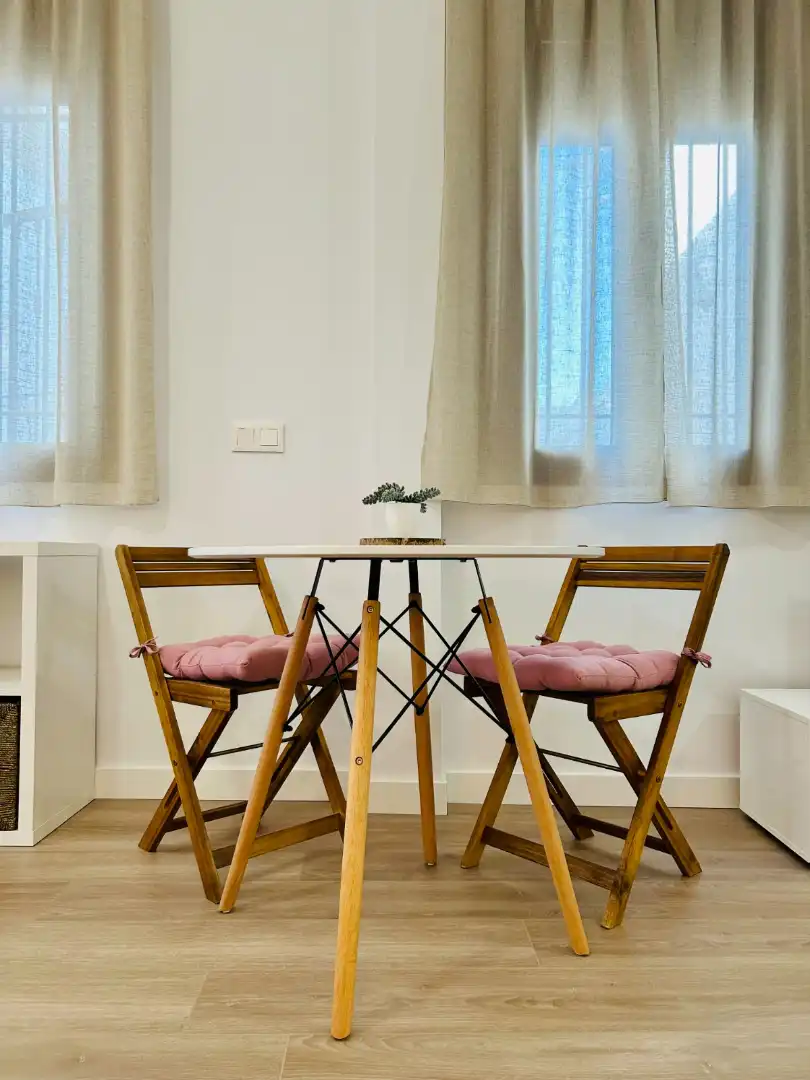 Menjador de Apartament en venda en Córdoba amb Aire condicionat, Jardí privat i Moblat