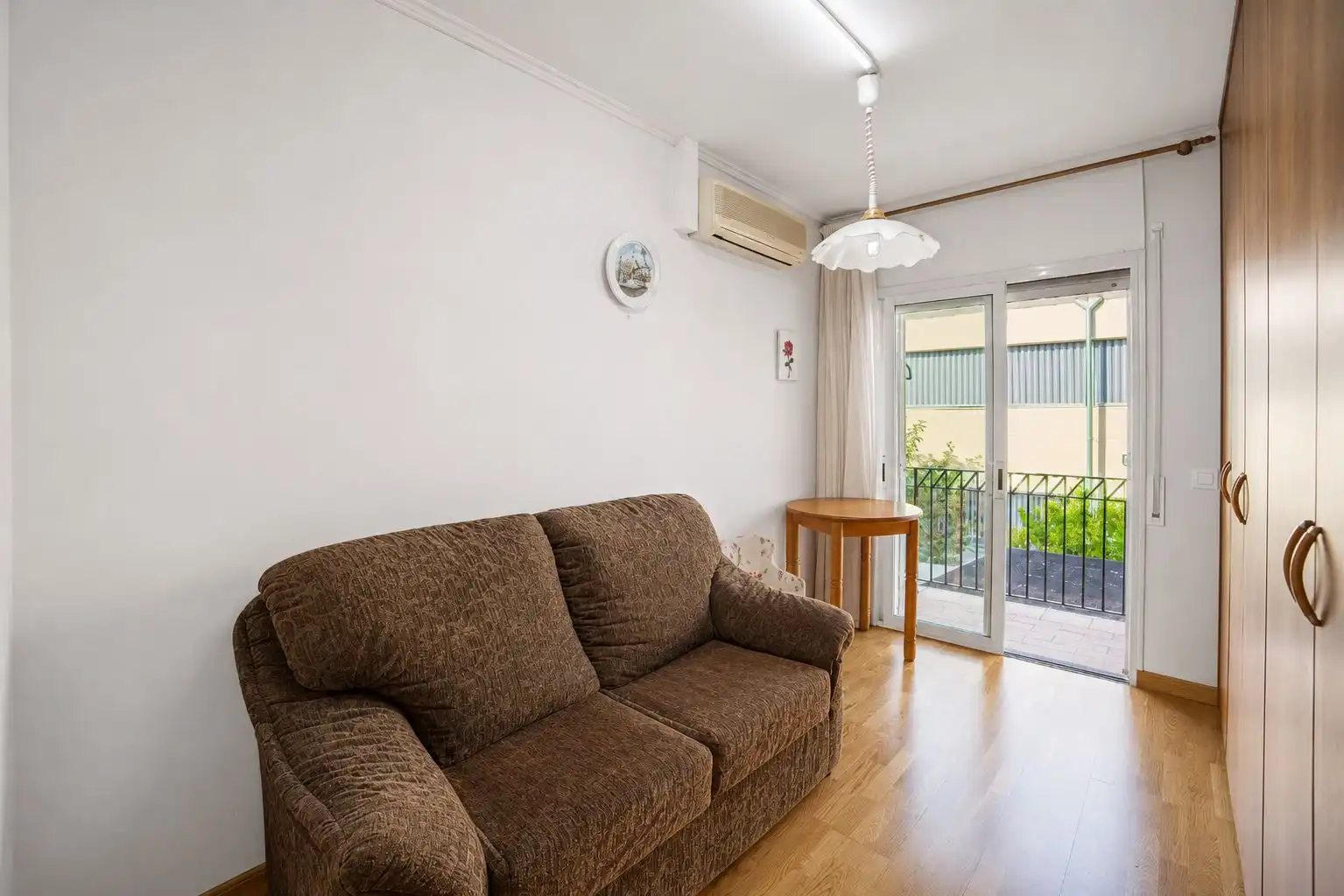 Sala de estar de Casa adosada en venta en Girona con Terraza y Alarma
