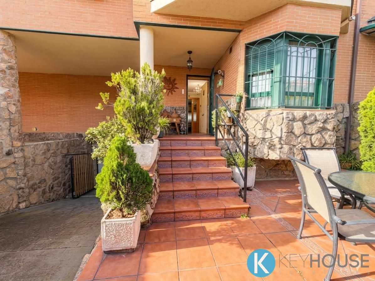 Exterior view of Houses for sale in San Fernando de Henares  with Air Conditioner, Heating and Private garden
