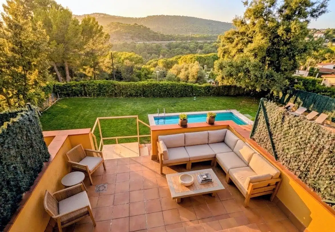 Maison mitoyenne avec piscine à vendre à Carrer Llorer 205