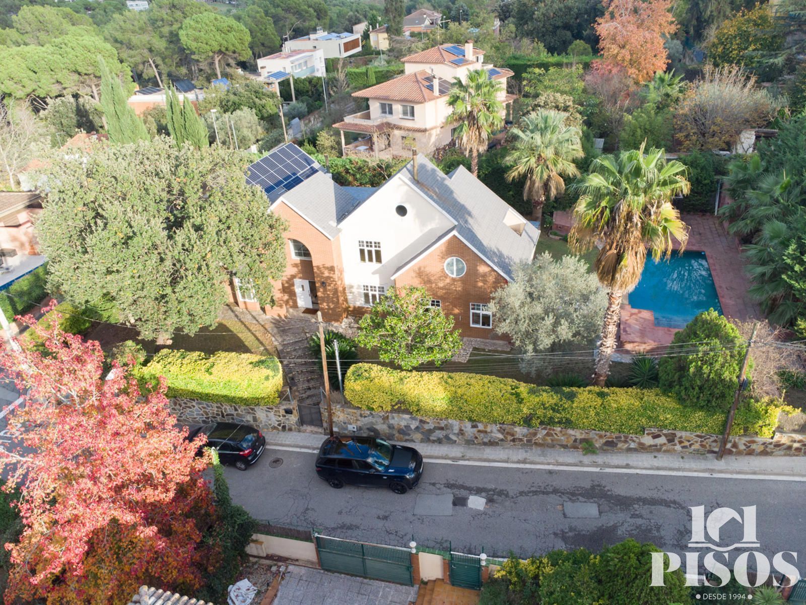 Exterior view of House or chalet for sale in Cerdanyola del Vallès  with Air Conditioner, Private garden and Parquet flooring