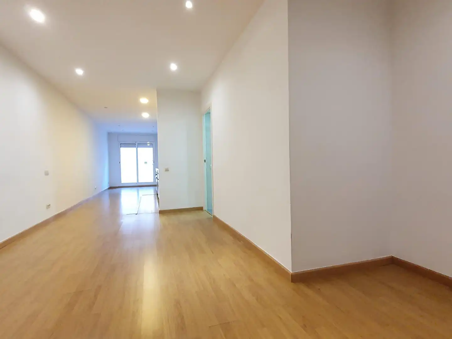 Wohnung zur Miete in Barcelona mit Parkett, Terrasse und Ofen