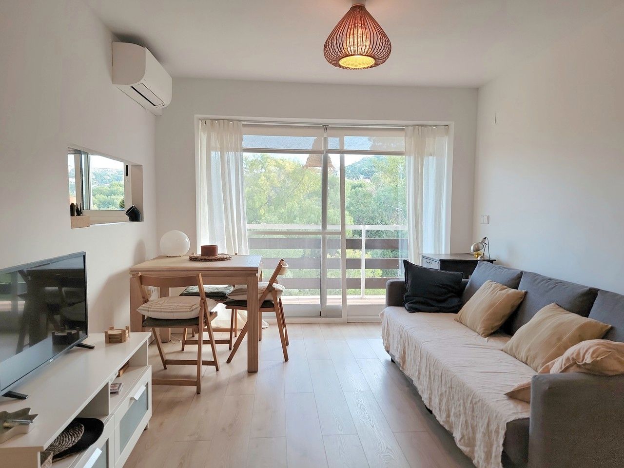 Habitación de Apartamento de alquiler en Dénia con Aire acondicionado, Terraza y Amueblado