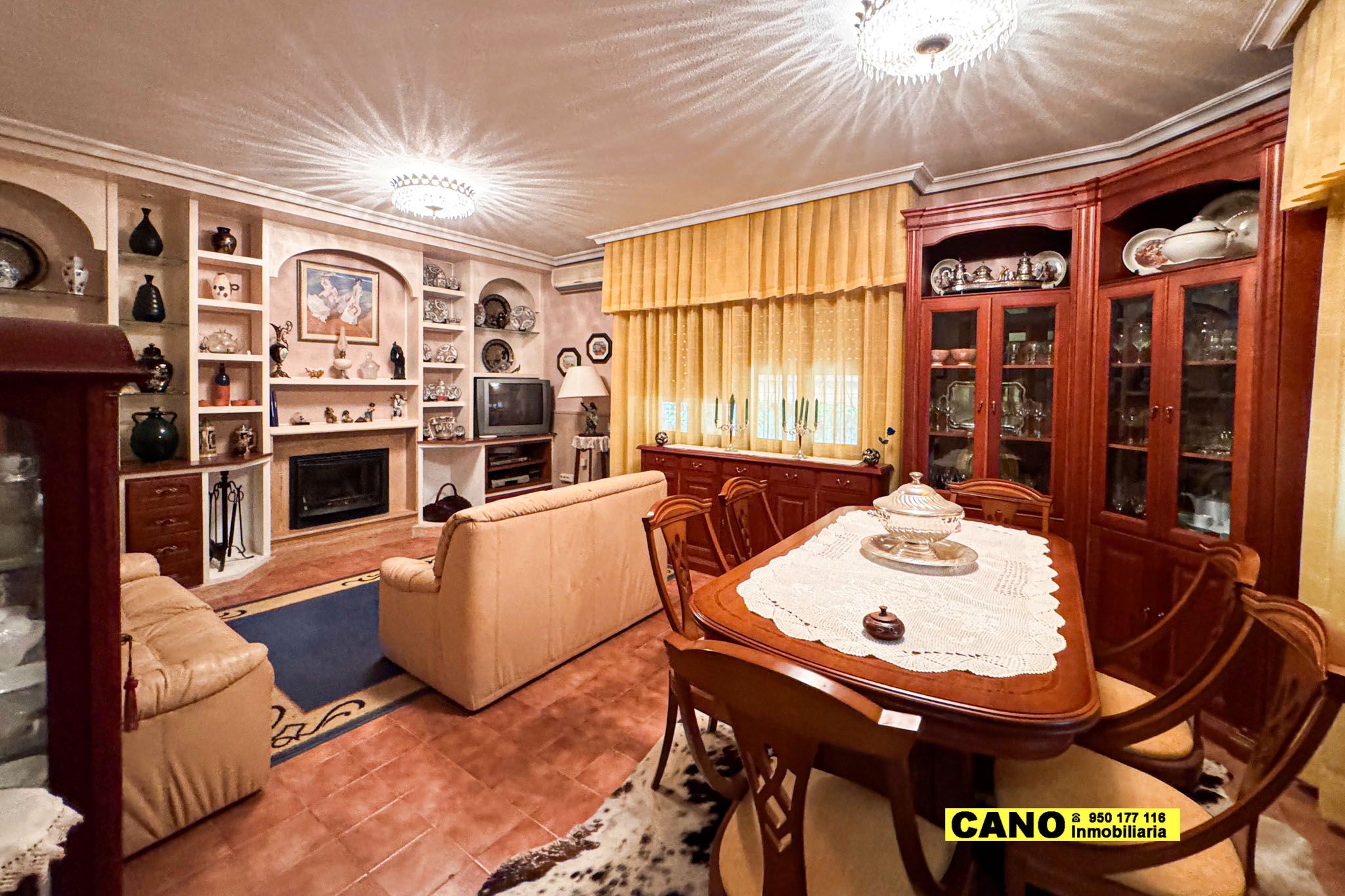 Sala d'estar de Casa o xalet en venda en Roquetas de Mar amb Piscina