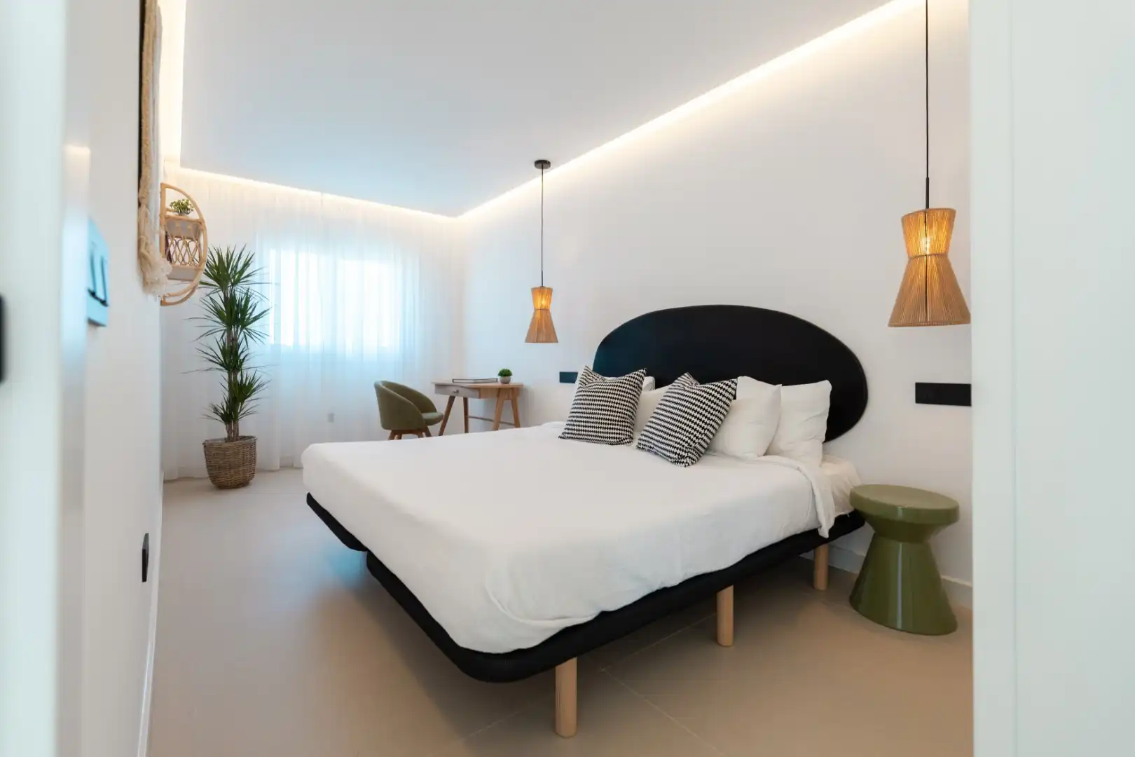 Schlafzimmer von Einfamilien-Reihenhaus zum Verkauf in Marbella mit Klimaanlage, Heizung und Privatgarten