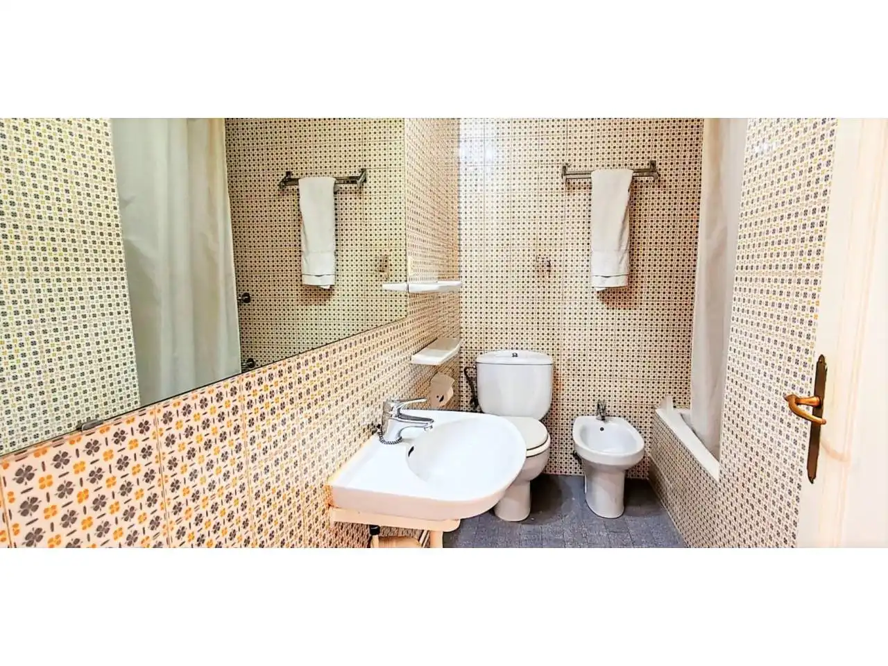 Badezimmer von Wohnung zum Verkauf in Girona mit Klimaanlage, Heizung und Terrasse