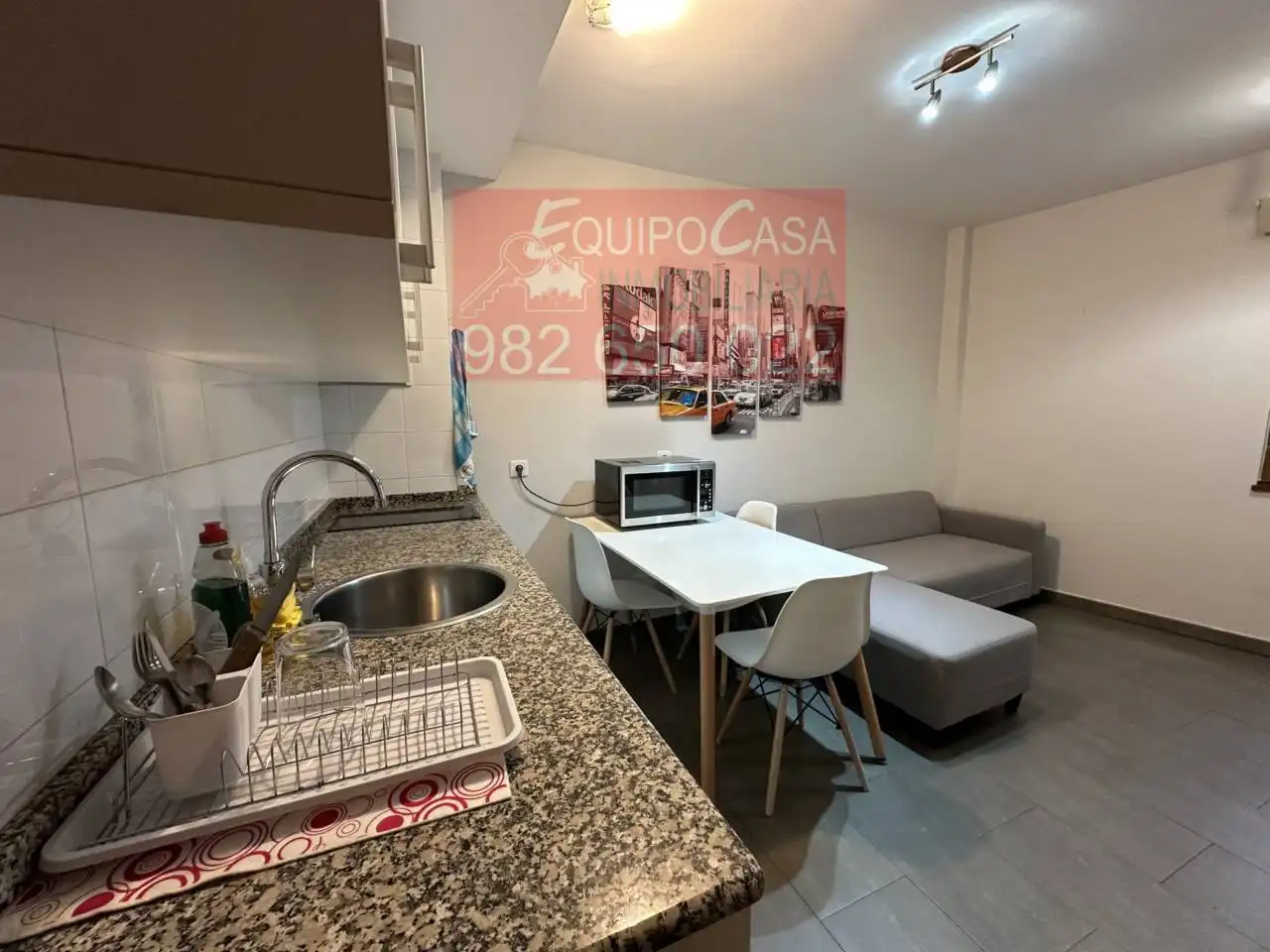 Cocina de Casa adosada en venta en Lugo con Calefacción, Parquet y Amueblado