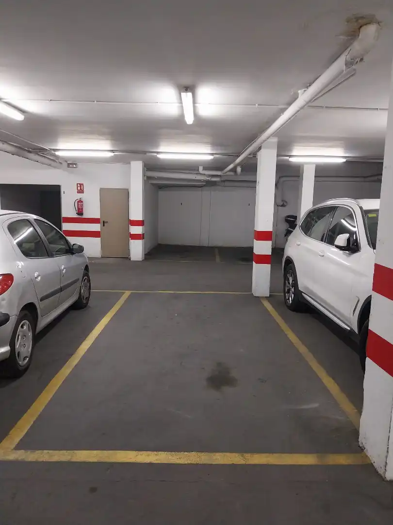 Parkplatz von Wohnung zum Verkauf in Córdoba mit Klimaanlage und Möbliert