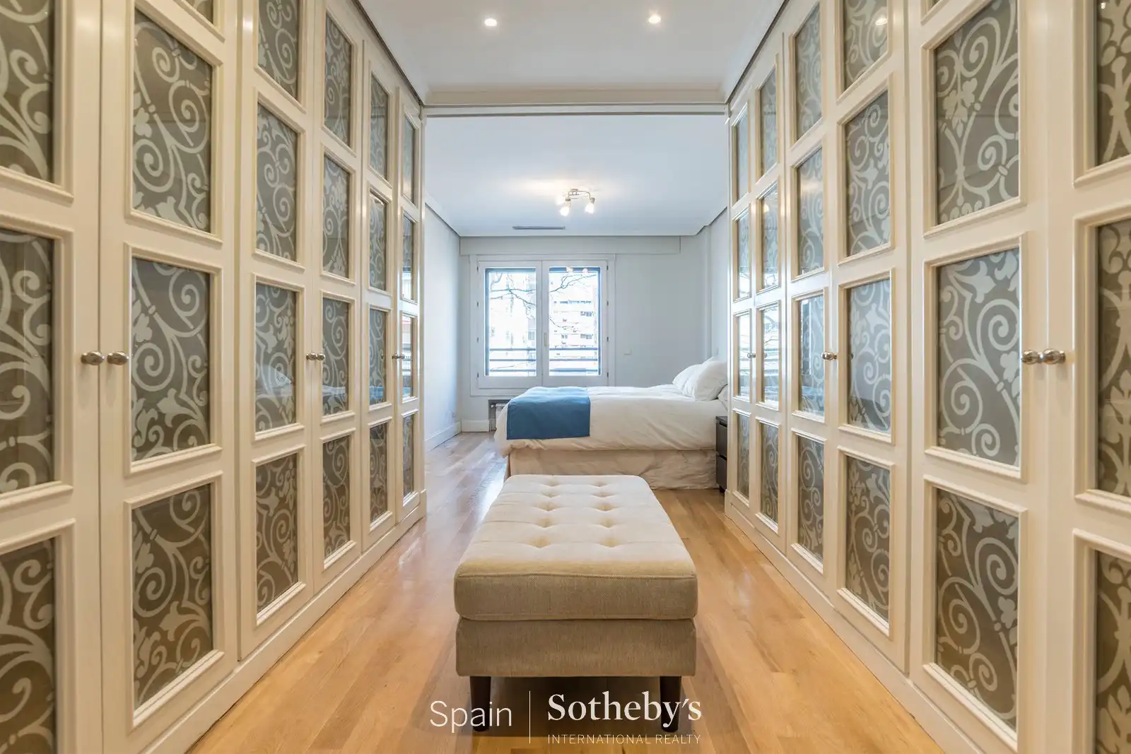 Bedroom of Apartments for rent in Madrid  with Air Conditioner, Heating and Storage room