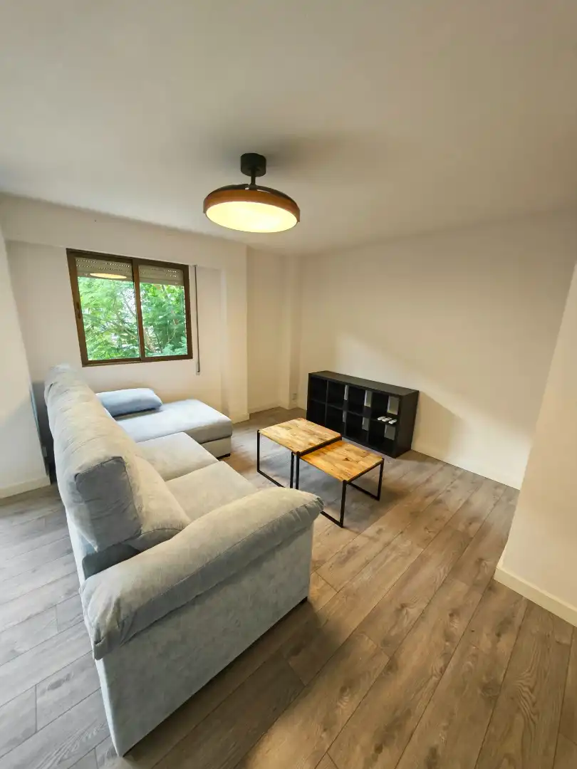 Wohnzimmer von Wohnung zur Miete in Sur