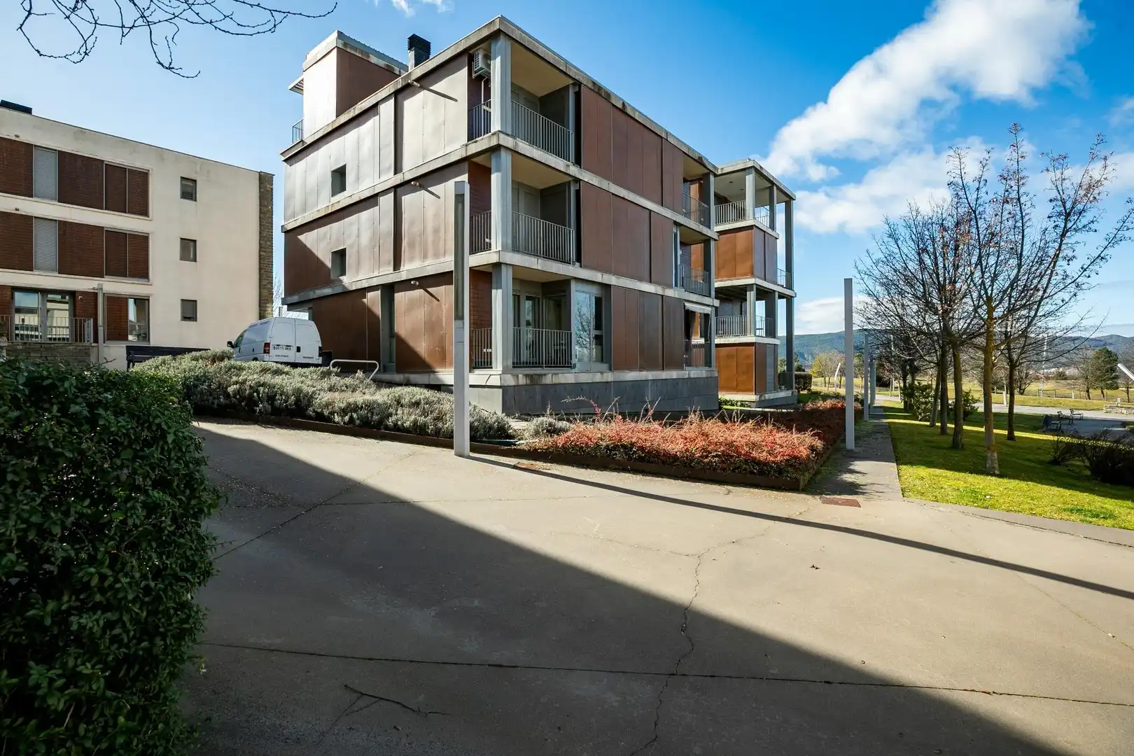 Vista exterior de Pis en venda en Sabiñánigo amb Calefacció, Parquet i Terrassa
