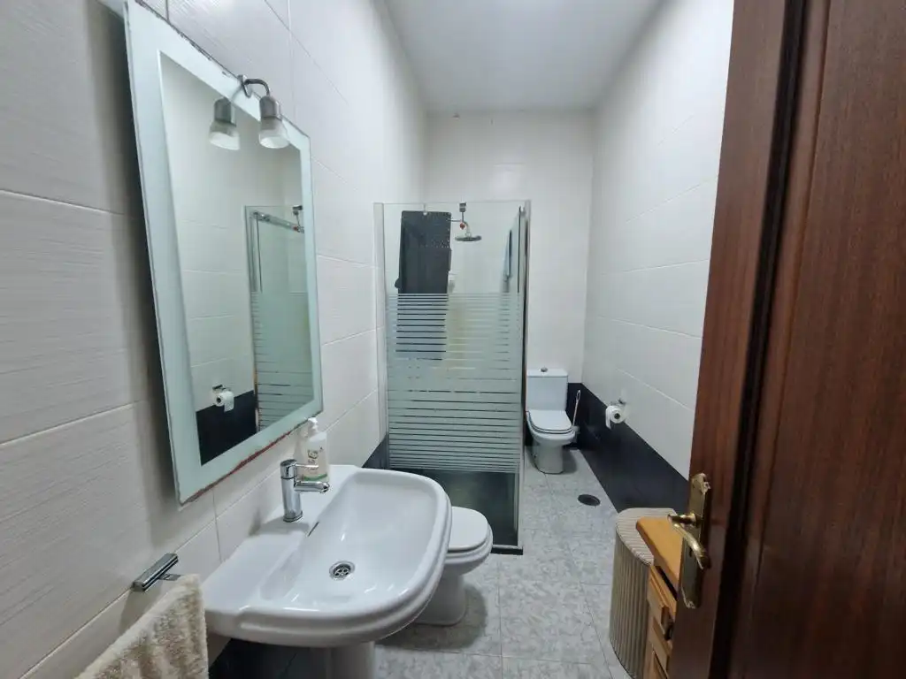 Bany de Casa o xalet en venda en Ribeira amb Jardí privat, Terrassa i Moblat