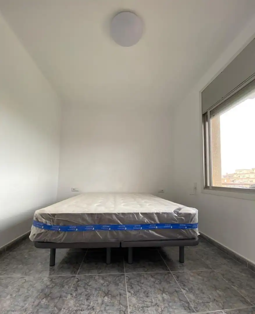 Habitación de Piso en venta en L'Hospitalet de Llobregat con Calefacción y Balcón