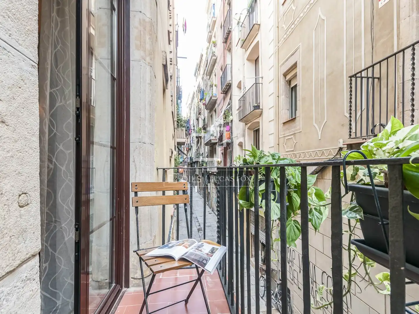 Balcony of Houses for sale in  Barcelona Capital  with Air Conditioner, Parquet flooring and Furnished