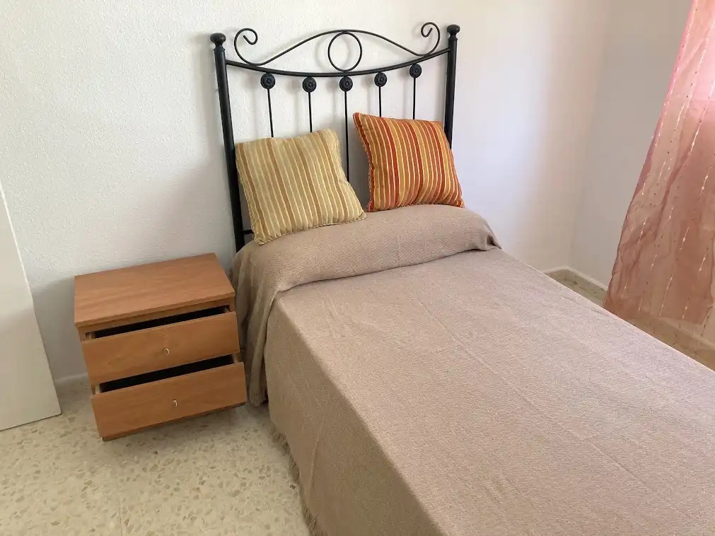 Schlafzimmer von Wohnung zur Miete in Los Barrios mit Möbliert