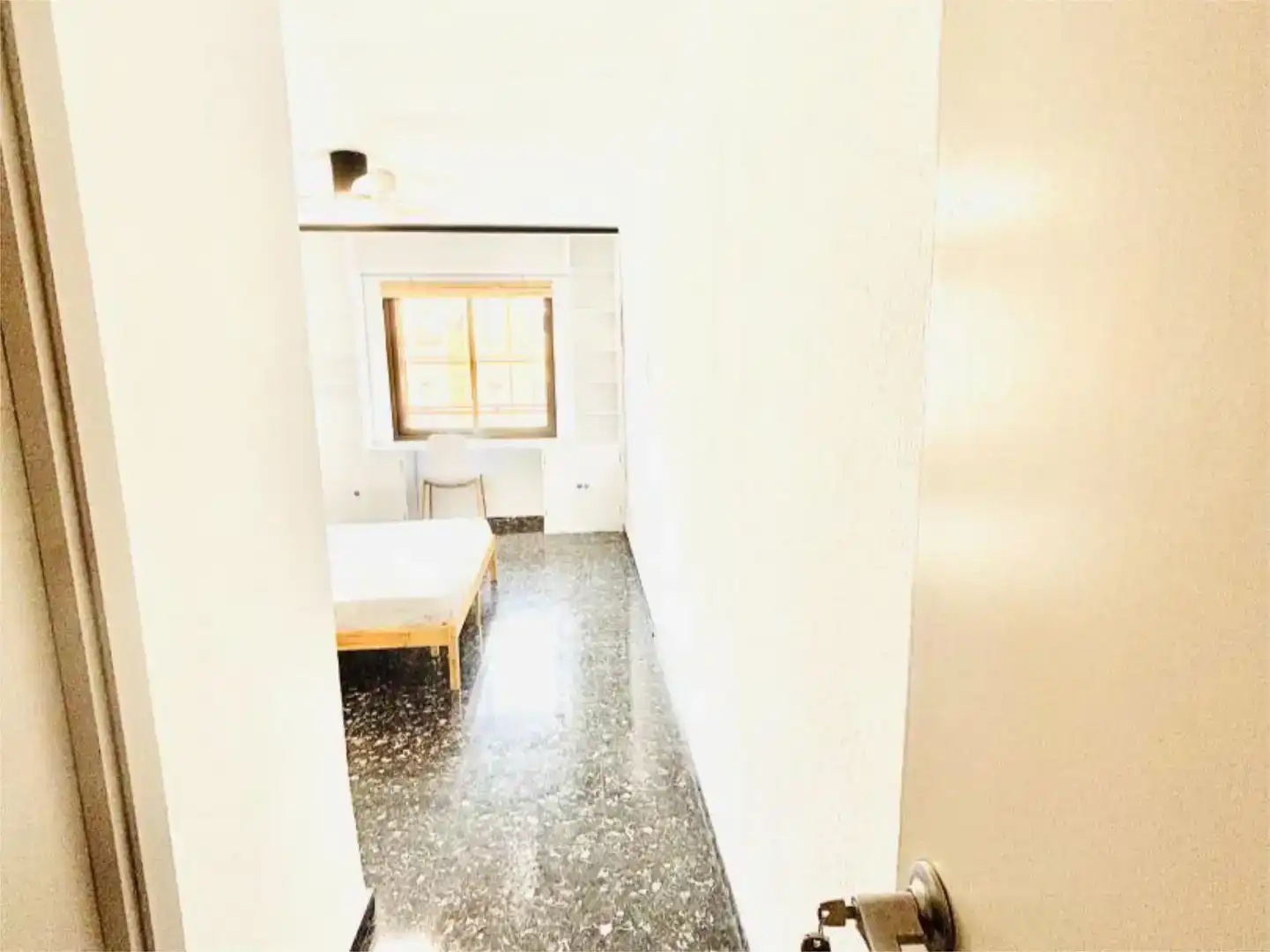 Schlafzimmer von Wohnung zur Miete in  Valencia Capital mit Klimaanlage und Balkon