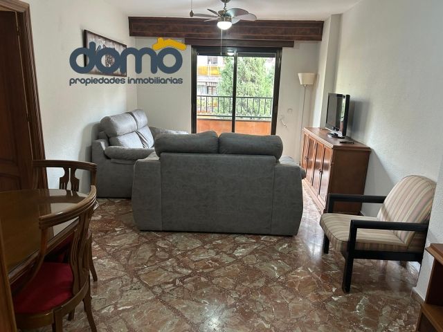 Sala d'estar de Pis de lloguer en  Granada Capital amb Aire condicionat, Moblat i Rentadora