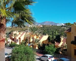 Vista exterior de Apartament en venda en Manilva amb Aire condicionat i Terrassa