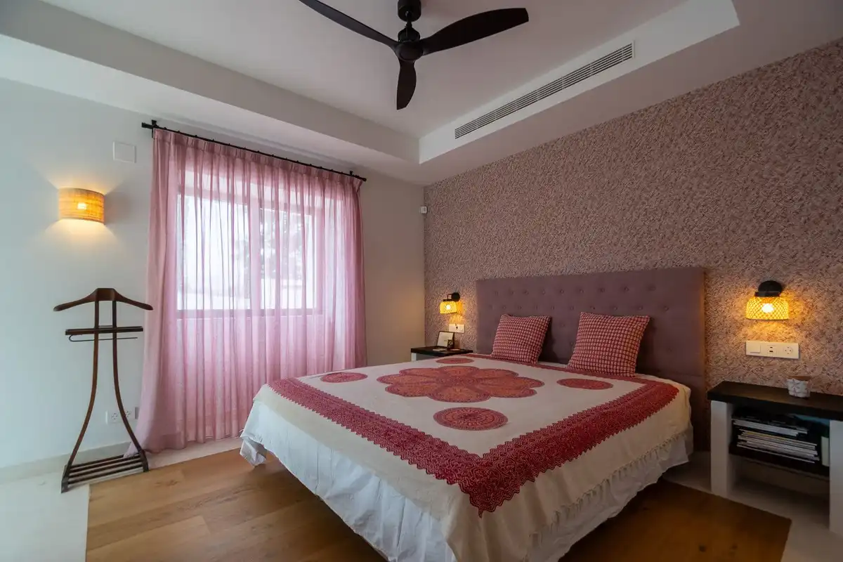 Dormitori de Casa adosada en venda en Marbella amb Aire condicionat, Terrassa i Traster