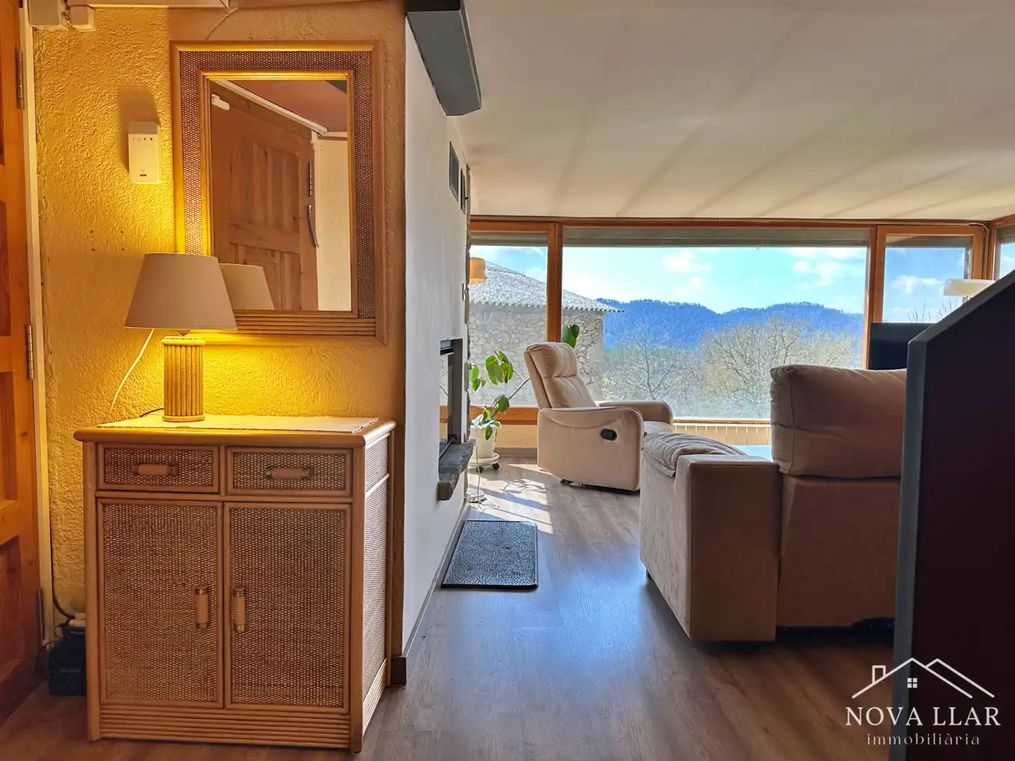 Sala de estar de Finca rústica en venta en Les Llosses con Calefacción, Jardín privado y Parquet