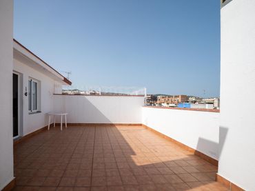 Dúplex amb balcó en venda a La Llàntia