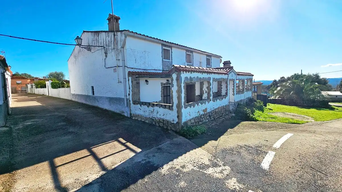 Vista exterior de Casa o xalet en venda en Almonaster la Real amb Jardí privat, Terrassa i Traster