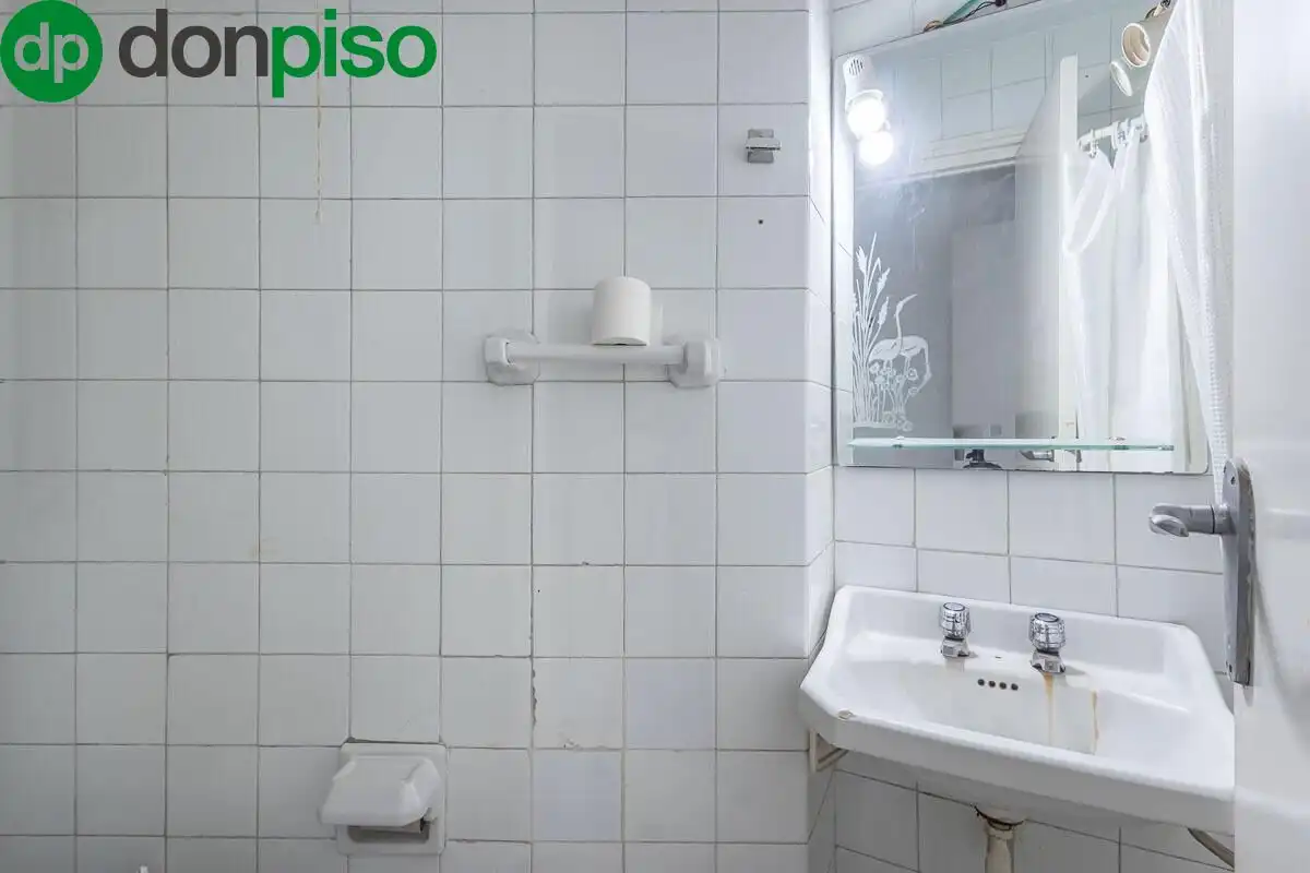 Badezimmer von Wohnung zum Verkauf in Granada