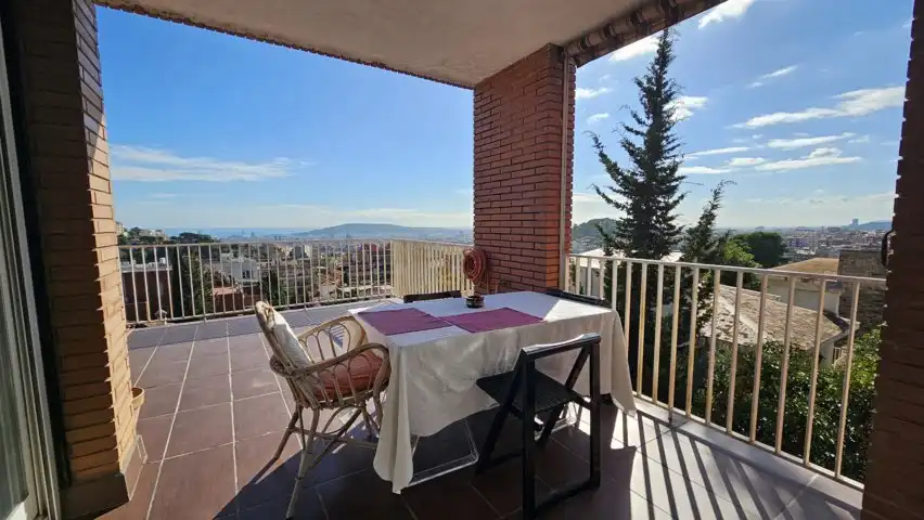 Terrassa de Casa o xalet en venda en Barcelona amb Aire condicionat, Calefacció i Jardí privat