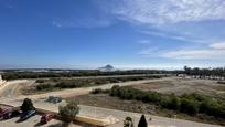 Vista exterior de Apartament en venda en La Manga del Mar Menor amb Aire condicionat, Calefacció i Jardí privat