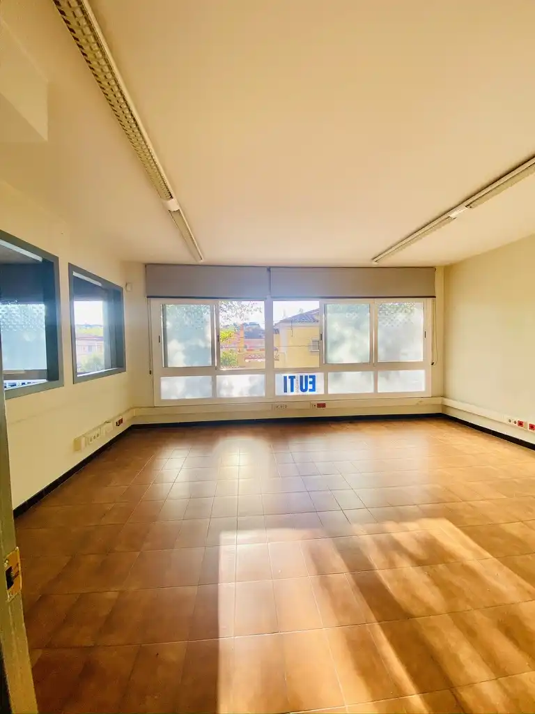 Büro zum Verkauf in Girona mit Klimaanlage und Heizung