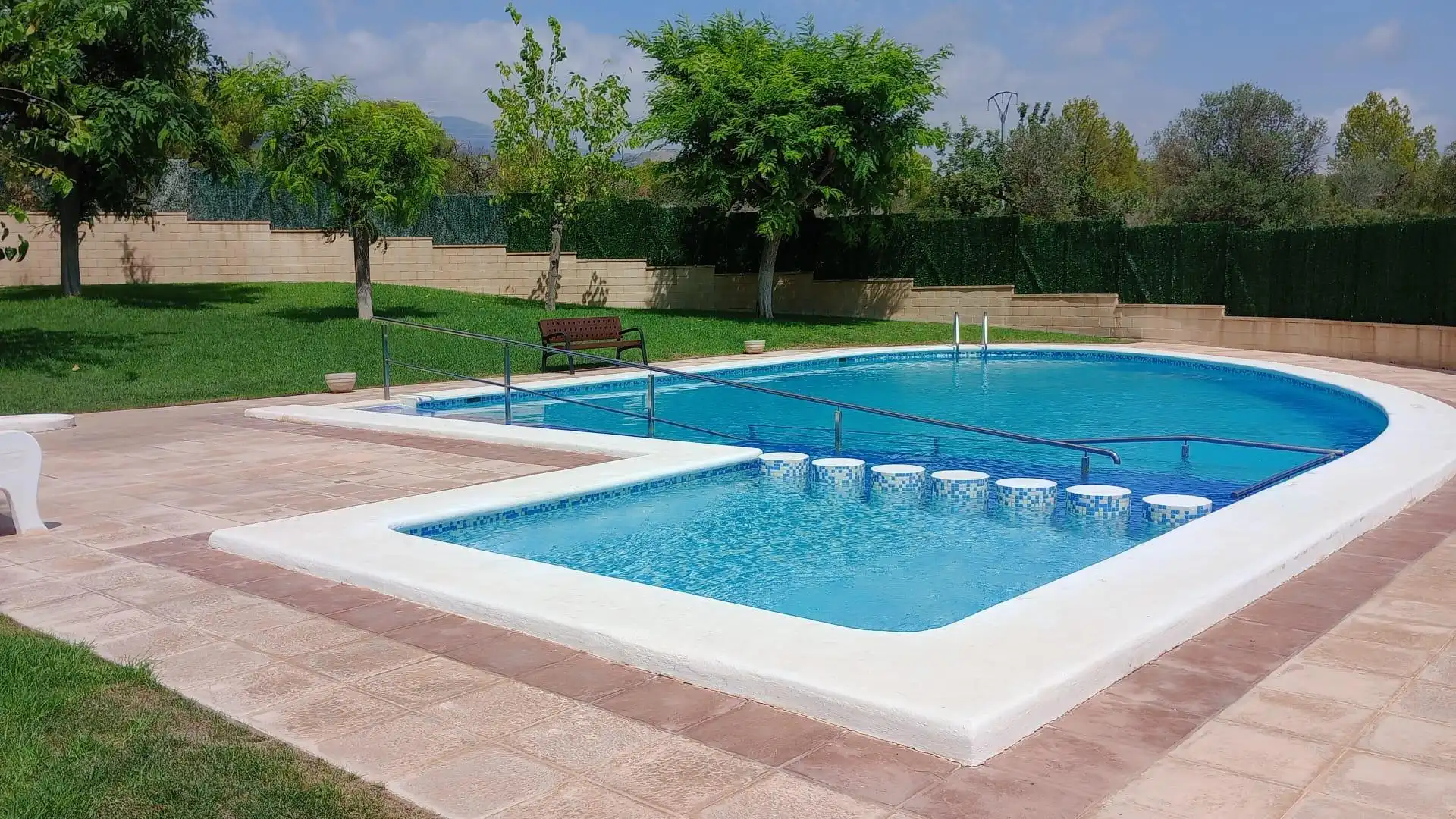 Piscina de Piso en venta en Benidorm con Aire acondicionado, Calefacción y Jardín privado